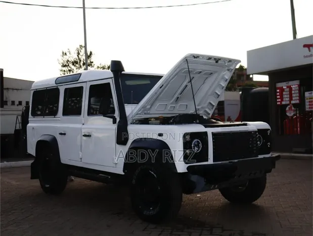 Land Rover Defender Puma 110 SW 2012 White - 1