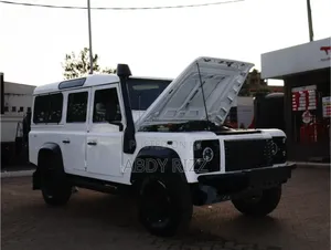 Land Rover Defender Puma 110 SW 2012 White