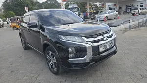 Mitsubishi RVR 2019 Nyeusi
