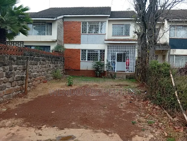 3-Bedroom Townhouse with SQ in Southlands Estate for Sale - 1
