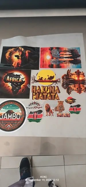 Huduma za Kubandika Chapa kwenye T-Shirt
