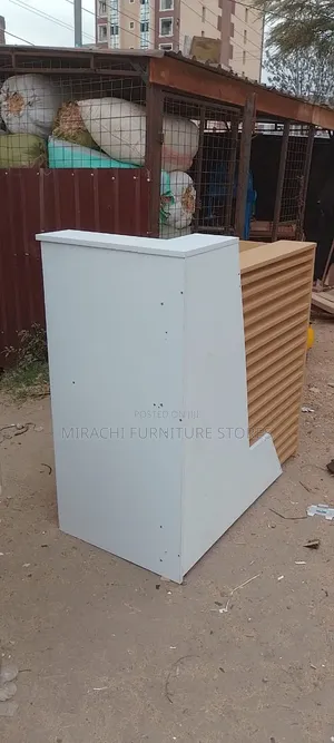 Mirachi Furniture Dawati la Mapokezi