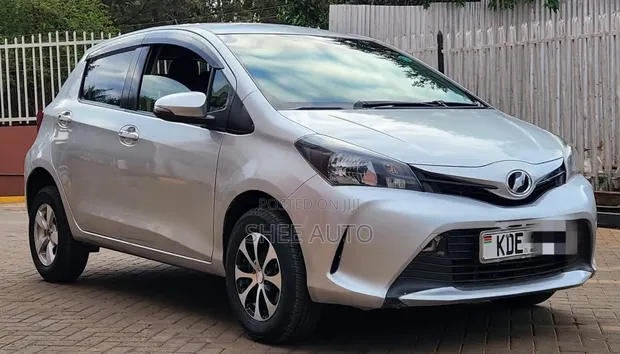 Toyota Vitz 2015 Nyeupe - 1