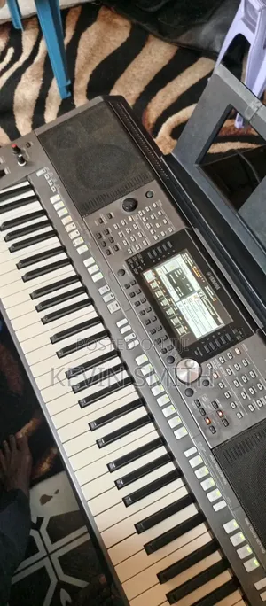 Yamaha PSR-S970 Professional Arranger Keyboard