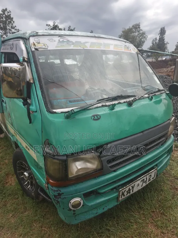 Toyota HiAce 1996 Green - 1
