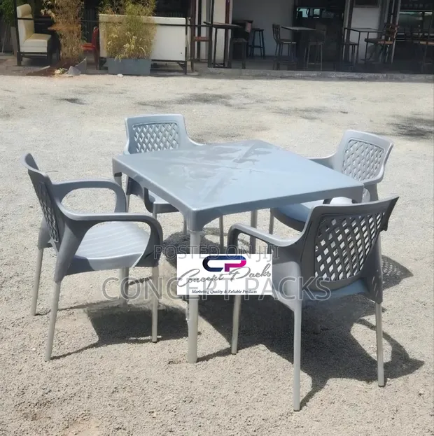 Viti 4 vya Hoteli ya Rosa na Meza ya Mraba - 1