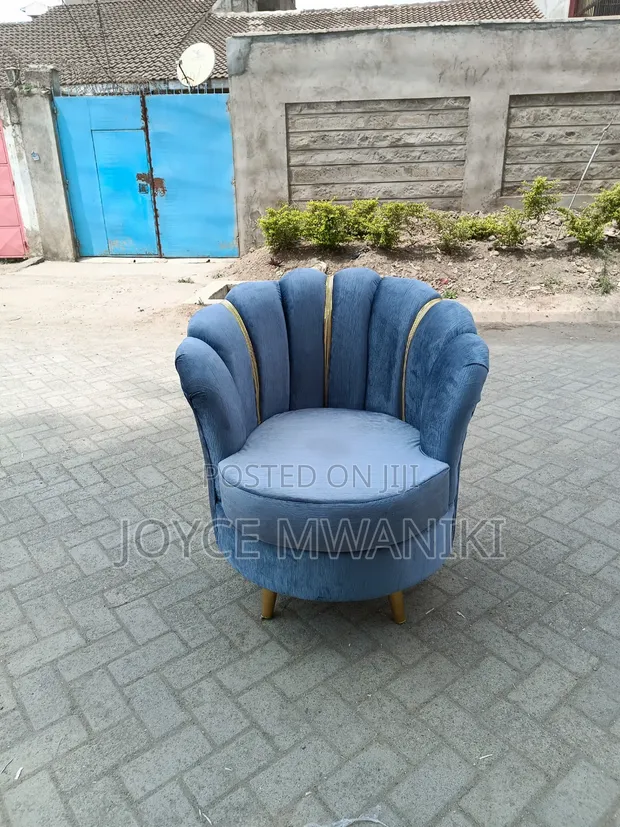 Grey Single Flower Seat with Gold Deco - 1