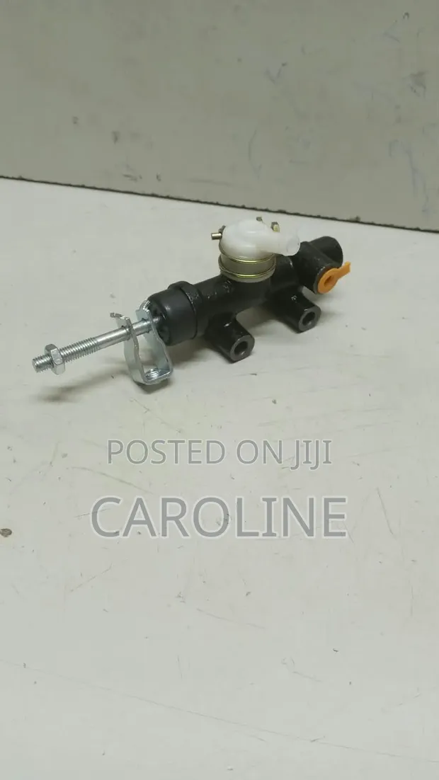 Clutch Master Cylinder - Toyota Hilux 5L Engine - 1