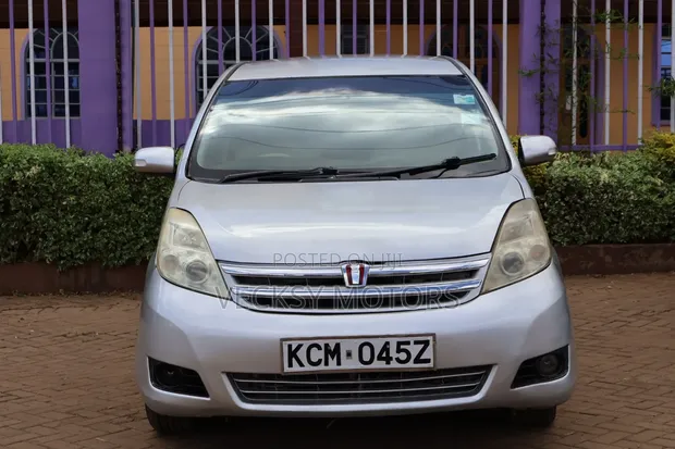 Toyota Isis 2010 Nyeusi - 1