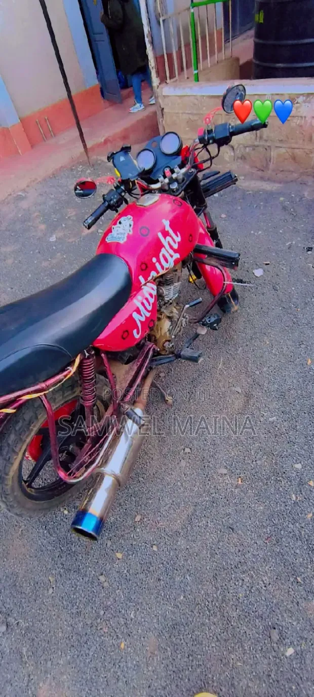 Bajaj Boxer 2016 Nyeusi - 1