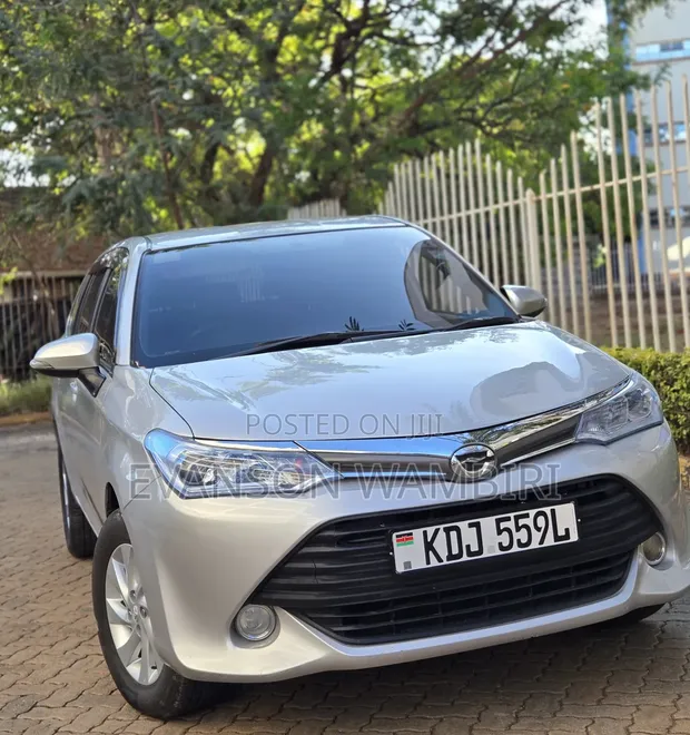 Toyota Corolla Fielder 1.5 Petrol FWD 2015 Silver - 1