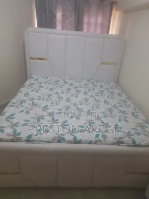 Kitanda cha 6x6 na Godoro