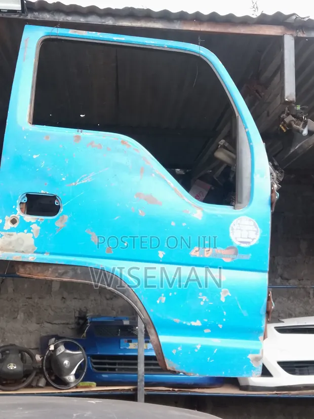 Ganda la Milango ya Isuzu ELF Truck - Jipya Kabisa - 1