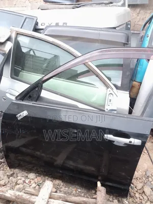 Milango na Buti ya Subaru Forester
