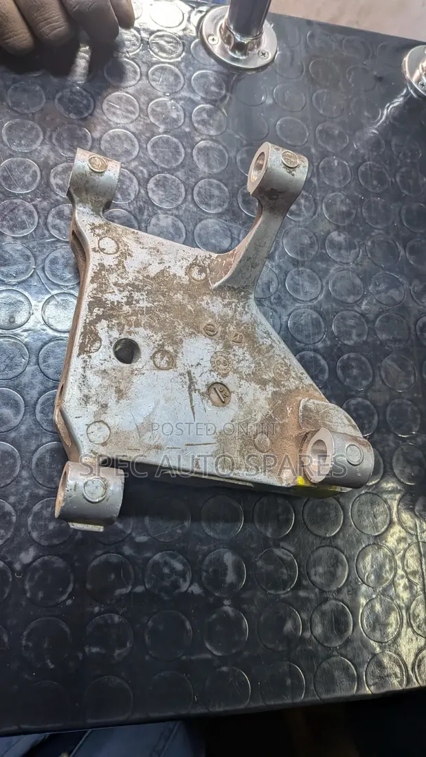 Engine Mount Bracket for Nissan Tiida, Sylphy, Bluebird - 1