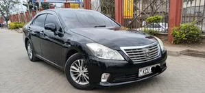 Toyota Crown Royal 2012 Nyeusi