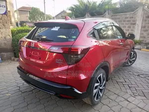Honda Vezel 1.5 Hybrid SUV 2019 Maroon
