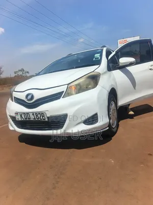 Toyota Vitz 1.0 FWD 5dr 2013 White