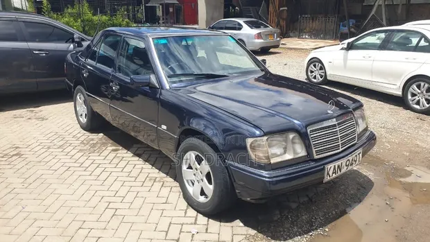 Mercedes-Benz E200 1990 Bluu - 1