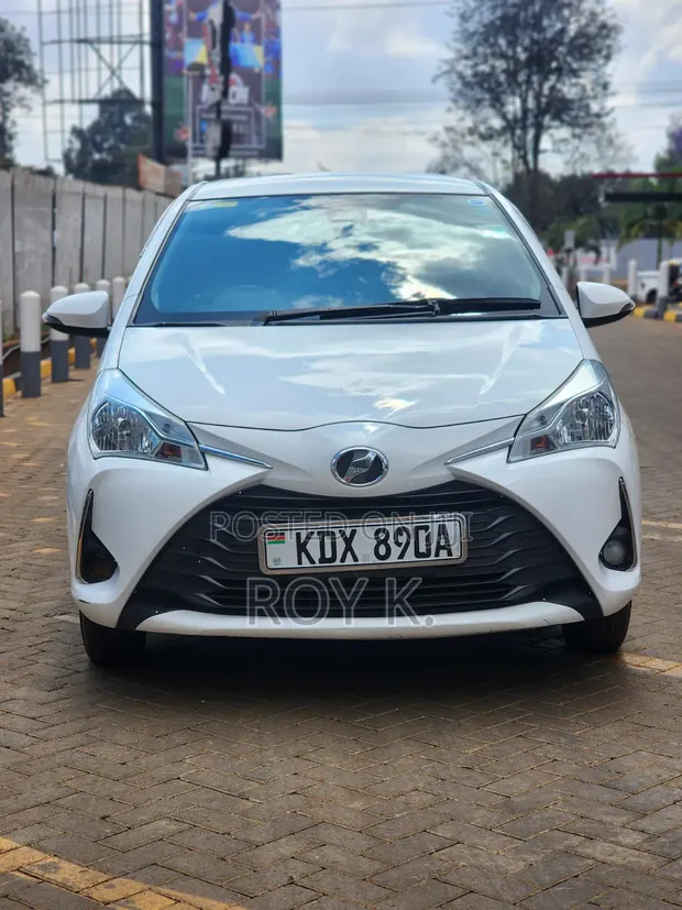 Toyota Vitz 1.0 FWD 5dr 2019 White - 1