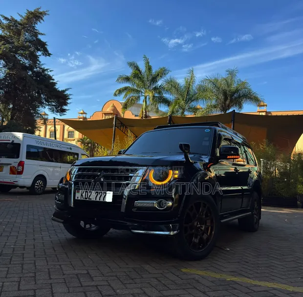 Mitsubishi Pajero Shogun 2019 Black - 1