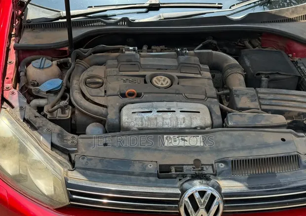 Volkswagen Golf 2013 Nyeusi - 1