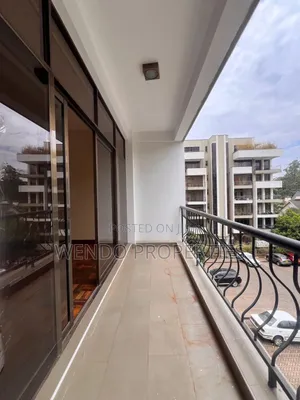 Apartment ya Vyumba 3 vya Kulala na SQ, Valley Arcade