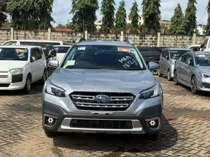 Subaru Outback Premium AWD 2023 Nyeupe