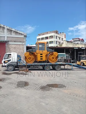 Lowbed Truck for Machine Transportation