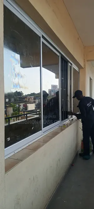 Madirisha ya Kuteleza ya Aluminium na Kioo cha Njia Moja