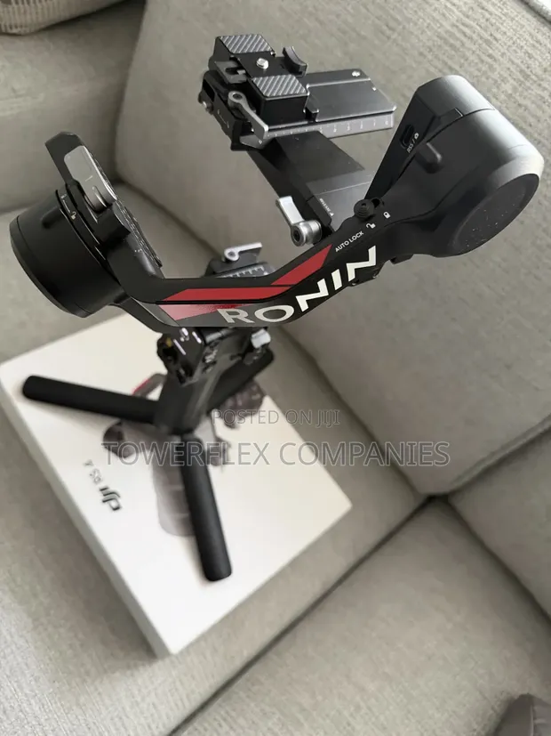 DJI RS4 Gimbal Stabilizer - 1