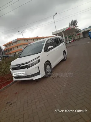 Toyota Voxy Hybrid V 2WD 7-Seater 2016