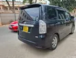 Toyota Voxy 2010 Nyeusi - 1