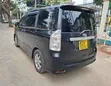 Toyota Voxy 2010 Nyeusi - 4