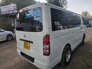 Toyota HiAce 2007 Nyeupe