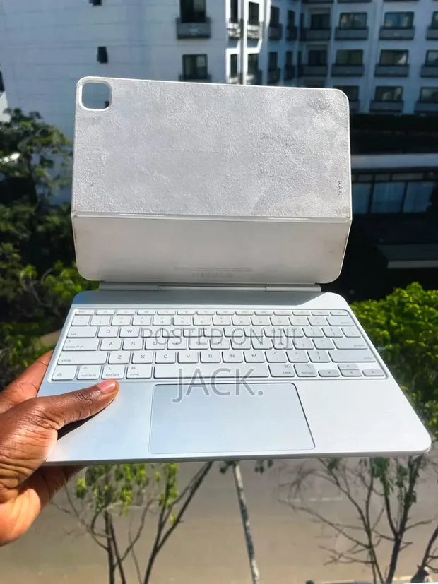 Apple Magic Keyboard ya iPad 13-inch M4/M5 - 1