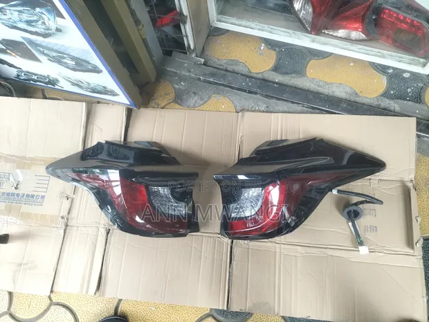 Taa za Nyuma za Toyota Vitz/Yaris (Zilizotumika) - 1