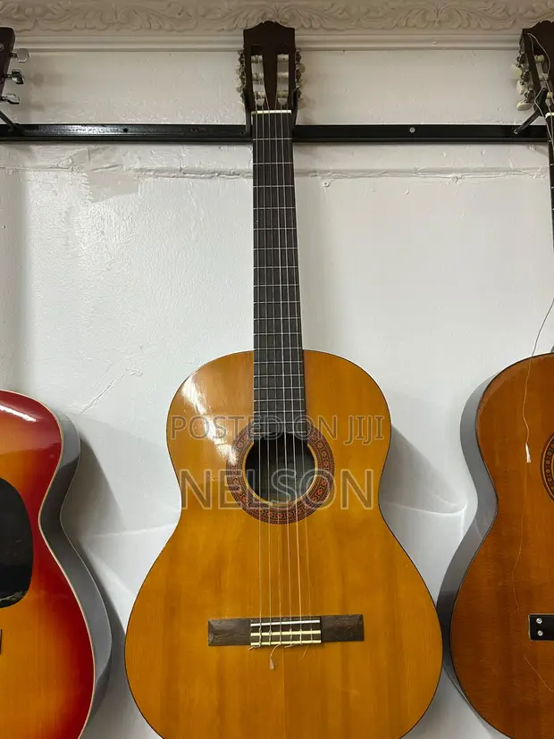 Yamaha CG 110 Gitaa la Acoustic - 1