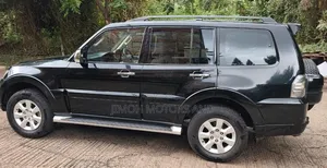 Mitsubishi Pajero 2011 Nyeusi