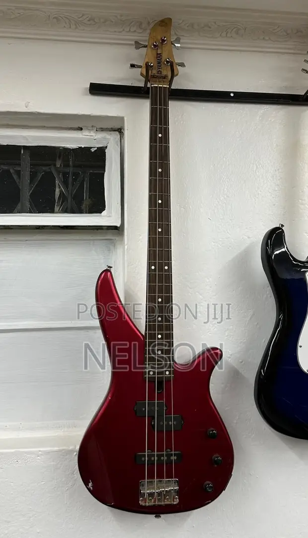 Gitaa la Bass la Yamaha - 1