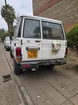 Toyota Land Cruiser 2011 Nyeupe - 2