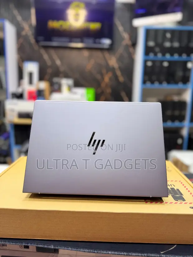 HP ZBook 14 G8 Workstation Laptop - 1