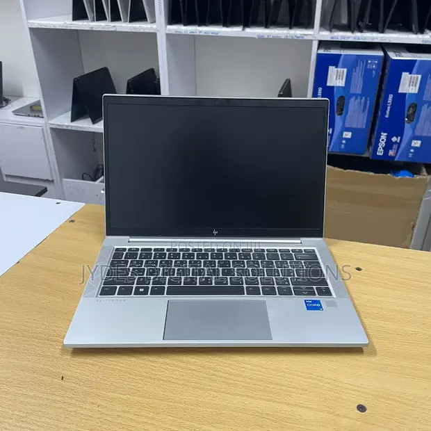 Laptop HP EliteBook 830 G8 - Core i5, 8GB RAM, 256GB SSD - 1