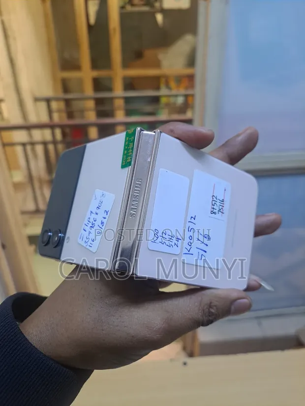 Samsung Galaxy Z Flip4 512GB Iliyorejeshwa - 1