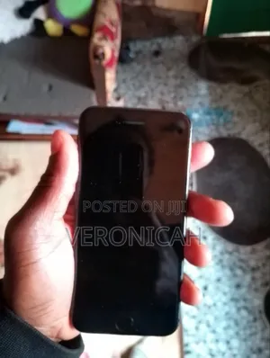 Apple iPhone 8 64GB Nyeusi