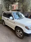 Mitsubishi Pajero IO 2000 Rangi ya Loti - 5