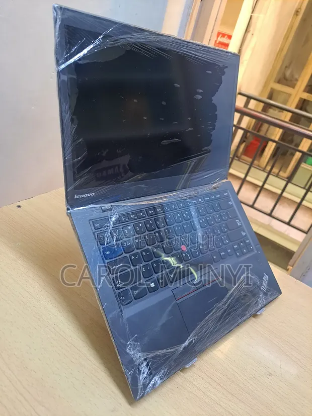 Laptopi ya Lenovo ThinkPad X1 Carbon - 1