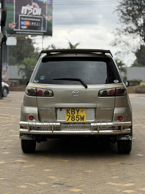 Mazda Demio 2006 Gold - 1