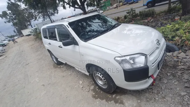 Toyota Probox 2015 Nyeupe - 1