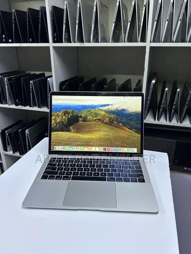 Apple MacBook Air 2018 8GB RAM 256GB SSD - 1
